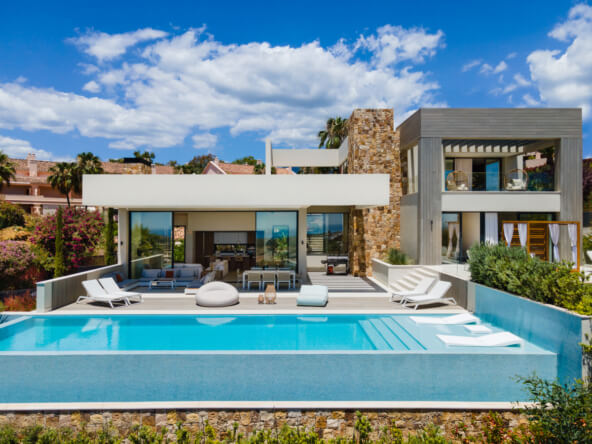 Luxury villa in the Heart of Nueva Andalucía facade